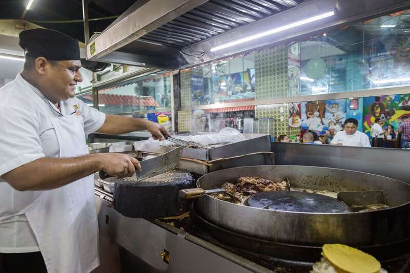 Cancún: Taco & Local Beer Tasting Tour with transportation - Stop two on Calle 31 Norte
