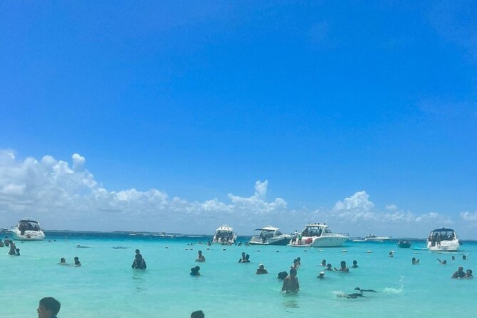 Catamaran Cancun to Isla mujeres Lunch OpenBar and Snorkeling - Music, dancing, and the ride back