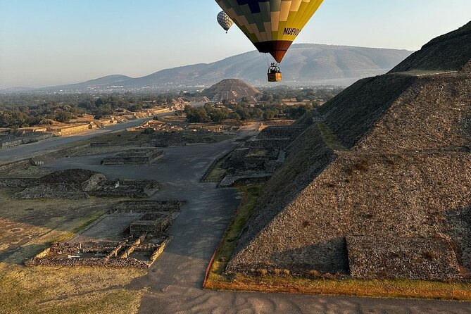 CDMX balloon flight, breakfast, pickup and visit to Teotihuacán - Walking Through the Archaeological Zone