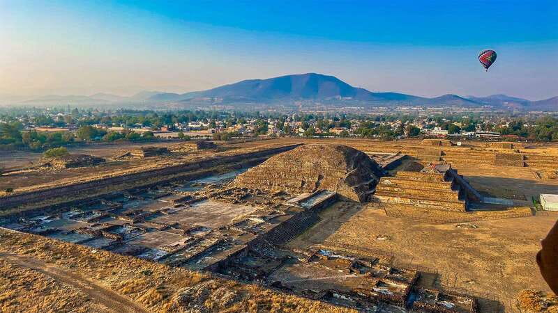 CDMX: Teotihuacan Balloon Flight with Optional Pyramids Tour - A calm flight above an ancient city