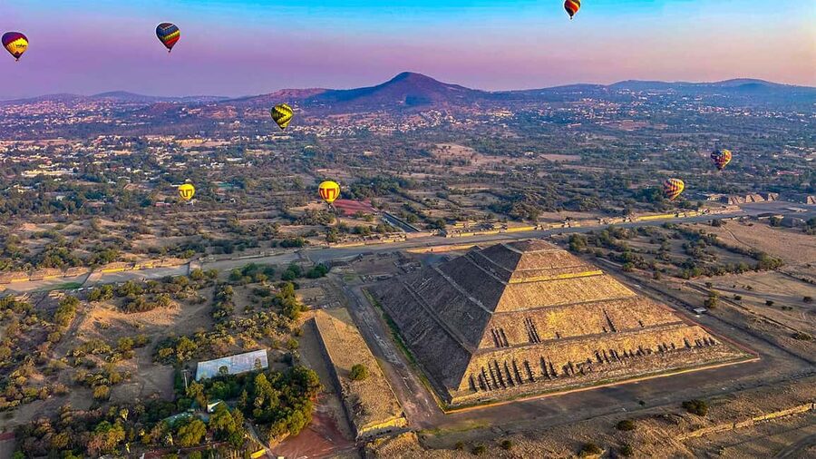 CDMX: Teotihuacan Hot Air Balloon with Breakfast - Toast, certificate, and breakfast after landing