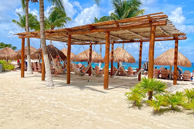 Chankanab Park Admission +Open bar +Lunch included +Snorkeling - Keeping the Day Smooth