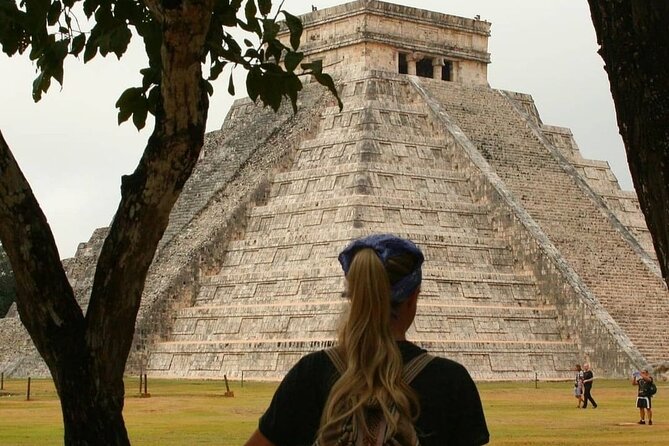 Chichén Itzá, Cenote Suytún, and Cenote Ikkil Guided Tour - Guides, language, and group size