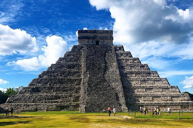 Chichen Itza Classic Tour - Valladolid in 30 minutes: a quick taste, not a town visit