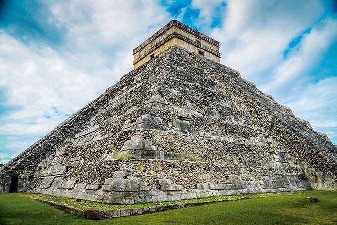 Chichen Itza Deluxe Valladolid and 2 Cenotes - Cenote Ik Kil and buffet lunch
