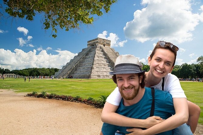 Chichen Itza Exclusive Tour, Cenote, Magical Town & Buffet - Temple of the Warriors shows the scale of public ceremony