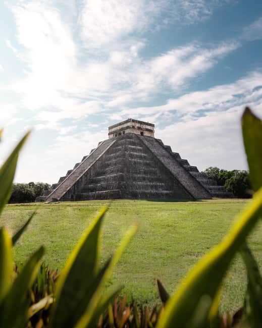 Chichen Itza On-Site Guided Tour with Certified Local Expert - Walking through Chichén Itzá in 90 minutes