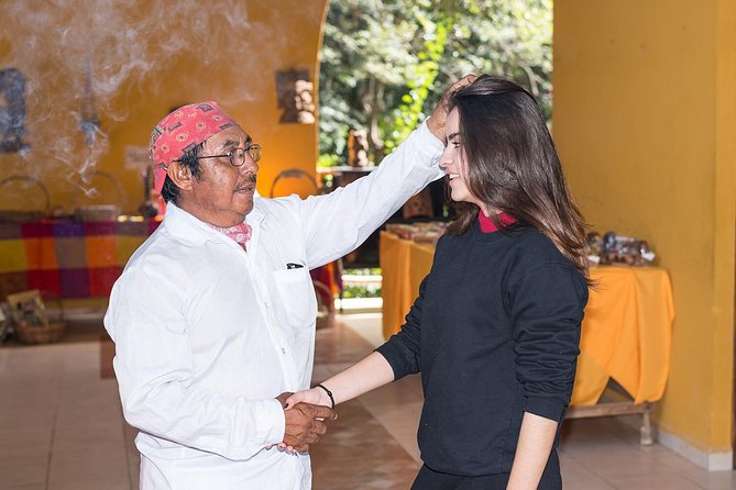 Chichén Itzá Tour with Cenote Xunáan, Valladolid & Lunch - Lunch arrives early, but the buffet earns its place