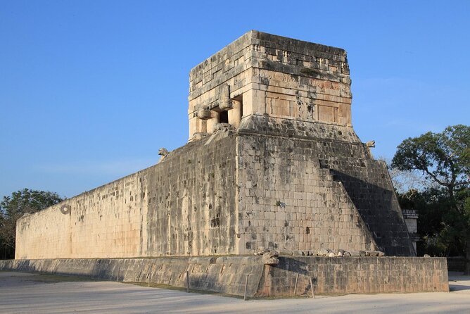 Chichen Magic Towns and cenote with Zipline - Izamal: yellow walls at the end of a tiring day