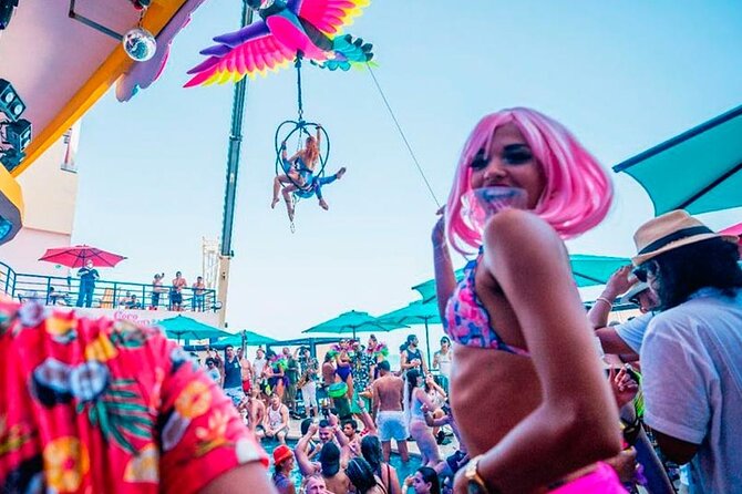 Coco Bongo Beach Club Cancun - The food and snack side of the afternoon
