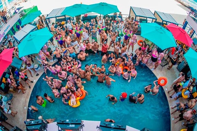Coco Bongo Beach Club Cancun - Seating, lockers, towels, and personal comfort