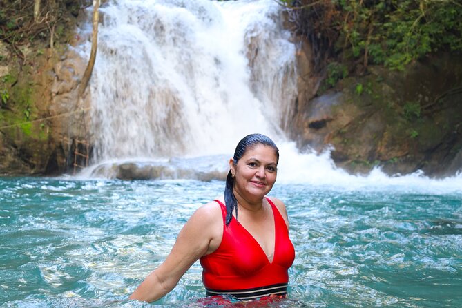 "Copalitilla" Waterfalls from Huatulco - A regional meal after the hike