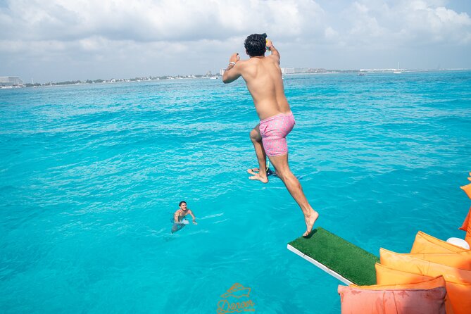 Dancer Cruise Isla Mujeres Snorkel Food and Drinks Included - Lunch on board, with a proper Mexican spread