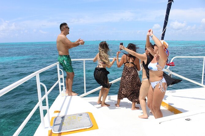 Deluxe Catamaran to Isla Mujeres with Open Bar from Cancun - Buffet lunch at the beach club