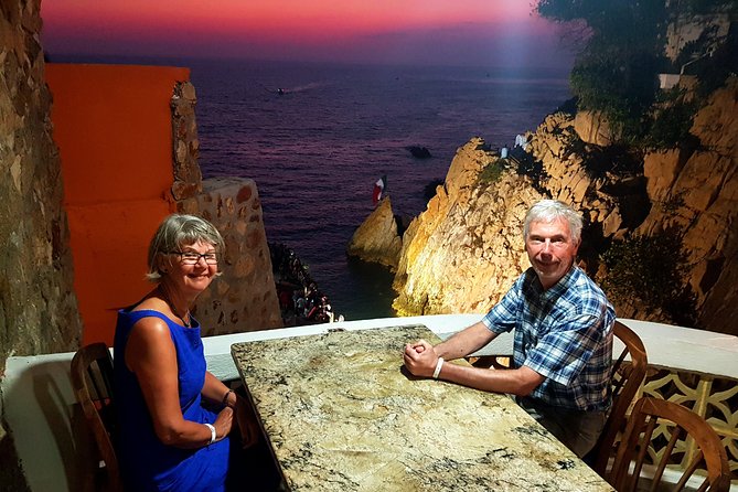 DeLuxe Cliff Divers+Sunset Exhibition byNight w/Different Options - Why Acapulco’s cliff divers make this evening special