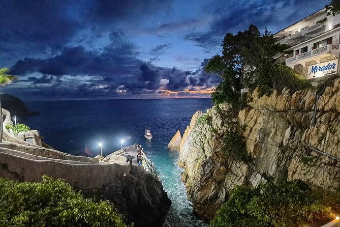 DeLuxe Cliff Divers+Sunset Exhibition byNight w/Different Options - Pickup is one of the strongest practical advantages