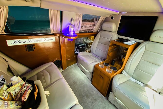 Deluxe Limousine GMC from Cancun Airport - What the first greeting includes