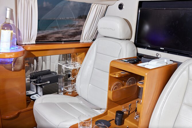 Deluxe Limousine GMC from Cancun Airport - Finding the representative at each terminal