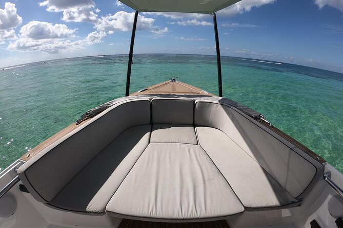 Deluxe Private Boats - 36 ft Fjord - A seafood lunch served on the yacht
