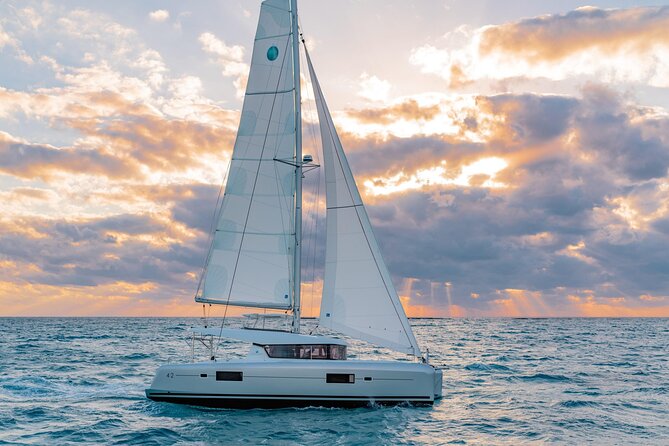 Deluxe Private Boats - 40 ft Catamaran - A private catamaran made for your group