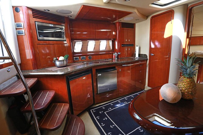 Deluxe Private Boats - 40 ft Sea Ray - The crew and the private-service advantage
