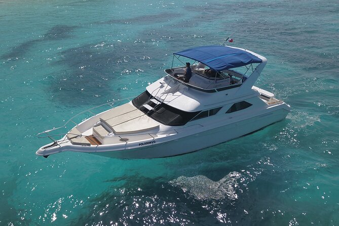 Deluxe Yacht 48FT with FlyBrige Rental in Cancun - Swimming, snorkeling, and the floating gear
