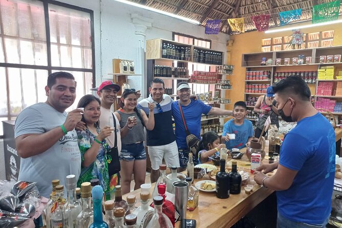 Discover the magic of Huatulco and its surroundings areas - Oaxacan crafts and the working loom
