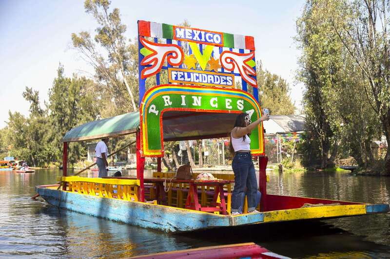 Discover Xochimilco and Coyoacán: Tradition, Music, Culture - Xochimilco by trajinera: the main event