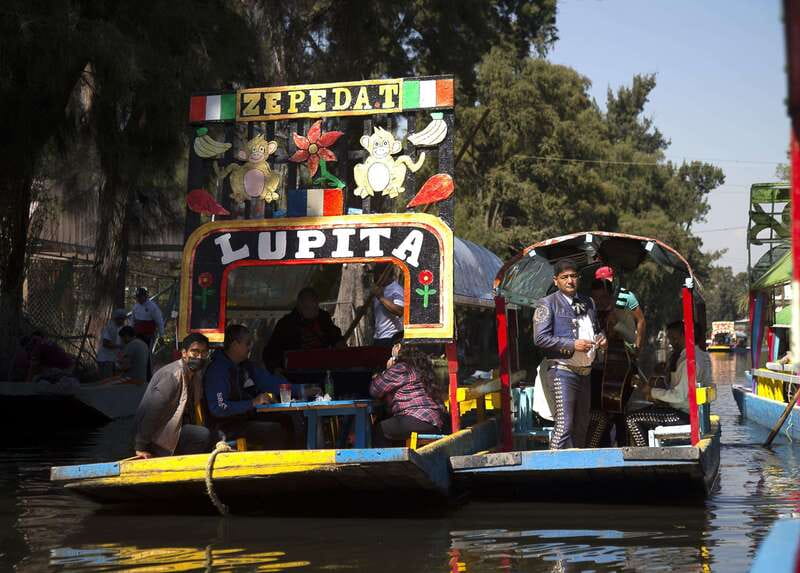 Discover Xochimilco and Coyoacán: Tradition, Music, Culture - Mariachi, snacks, and the extra-cost question