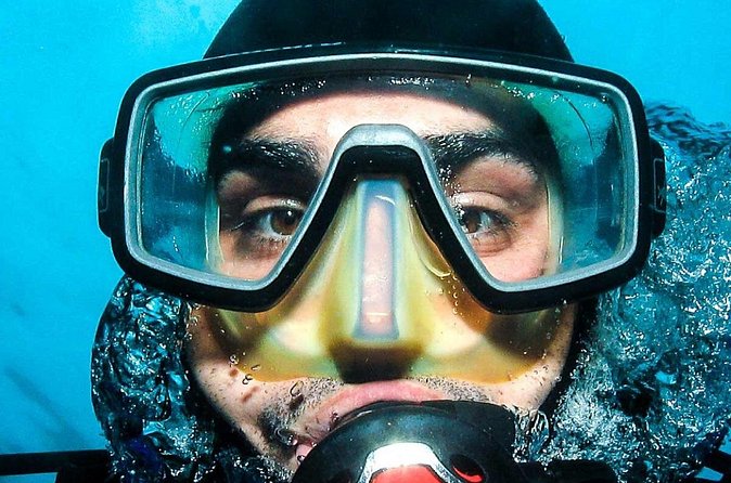 Discovery Scuba Dive. - Boarding the boat for the 40-foot reef