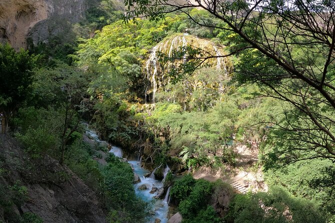 Early & Express Tolantongo Hot Springs - Breakfast inside the park