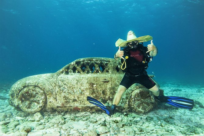 For certified Divers Experience the Under Water Museum and the Manchones Reef - Key points at a glance