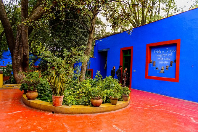 Frida Kahlo's House, Coyoacan and Xochimilco - All Day Tour - Coyoacan: the stop most at risk