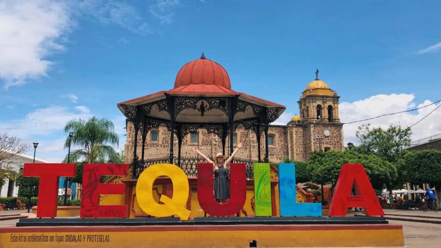 From Guadalajara: Tequila Town and Cantaritos El Guero - Pickup in Guadalajara and the road west