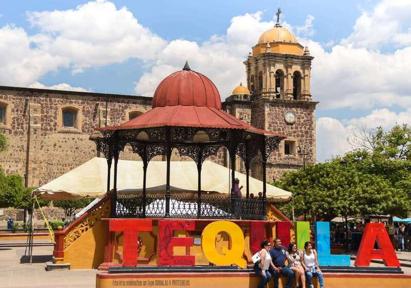 From Guadalajara: Tequila Trail Tour with Tasting - A cantarito stop with a local feel