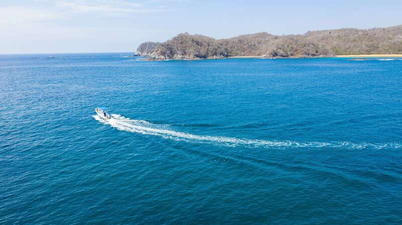 From La Crucecita: Private Huatulco 7 or 5 Bays Boat Trip - Why a private boat makes sense in Huatulco