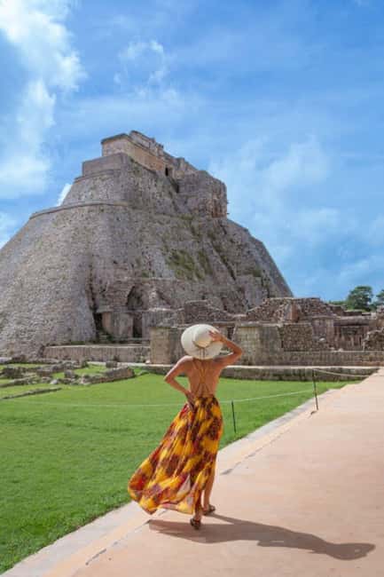 From Mérida:Uxmal and amazing cenotes guided tour with lunch - Uxmal with a certified guide