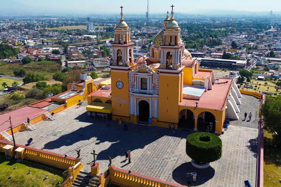 From Mexico City: One-day adventure: Puebla, Cholula, and Tonantzintla - Parián Market and Talavera shopping