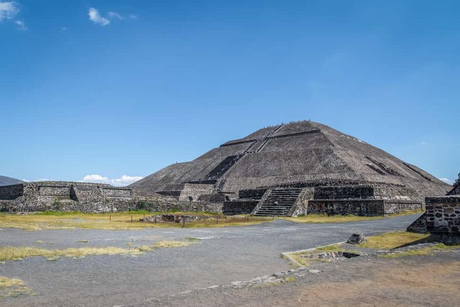 From Mexico City: Tour of Teotihuacan and Basilica of Guadalupe - Is the optional lunch worth adding?