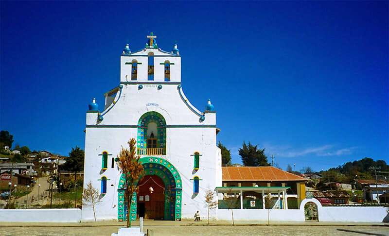 From San Cristóbal: Chamula and Zinacantán Guided Tour - San Juan Chamula and its powerful church