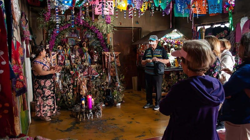From San Cristóbal: Chamula and Zinacantán Guided Tour - Zinacantán’s textile cooperative and family welcome