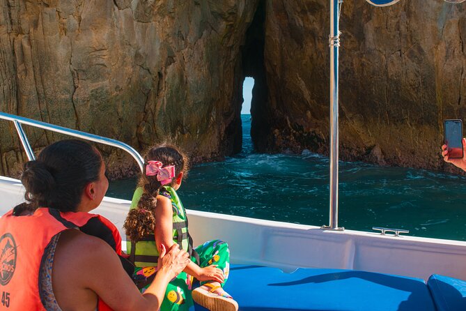 Glass-bottom boat tour to the Arch + beach time - Timing, delays, and comfort on the water