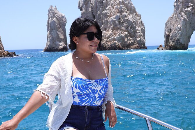 Group tour of the Cabo San Lucas Arch - A short ride to Cabo’s most famous rock