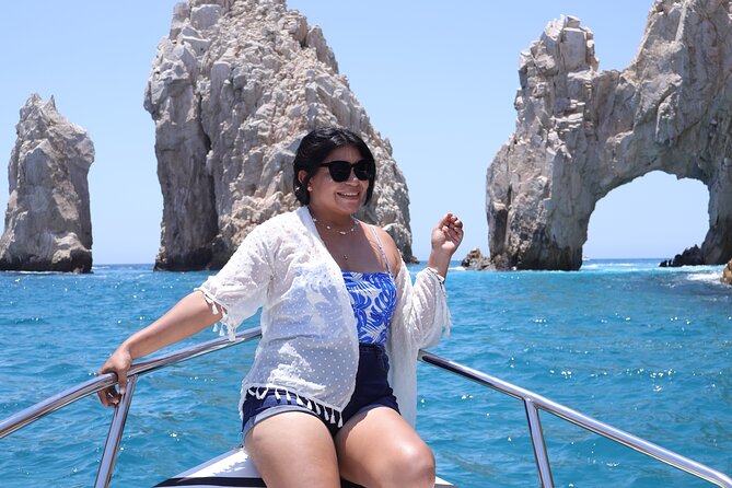Group tour of the Cabo San Lucas Arch - Reaching El Arco and making the most of photo time