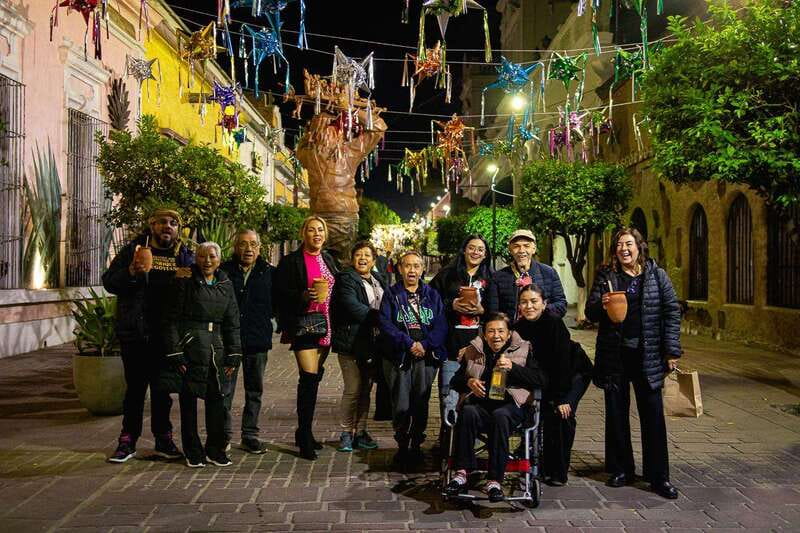 Guadalajara: Guided Tlaquepaque Night Tour with Hotel Pickup - What this five-hour evening tour really offers
