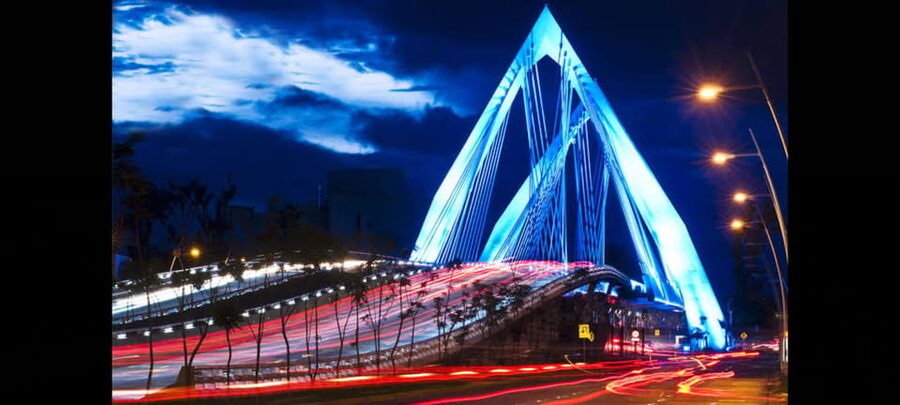 Guadalajara: Guided Tlaquepaque Night Tour with Hotel Pickup - Passing through Guadalajara’s historic center