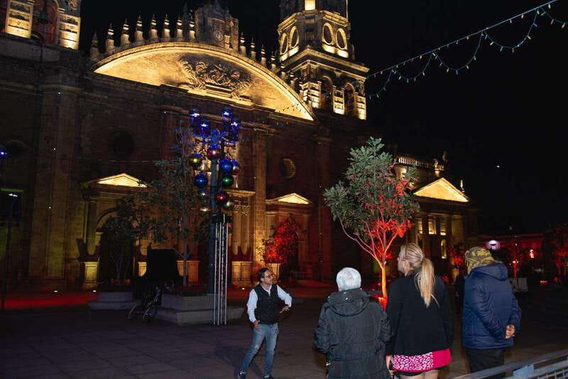 Guadalajara: Guided Tlaquepaque Night Tour with Hotel Pickup - Dinner and mariachi at Casa Bariachi