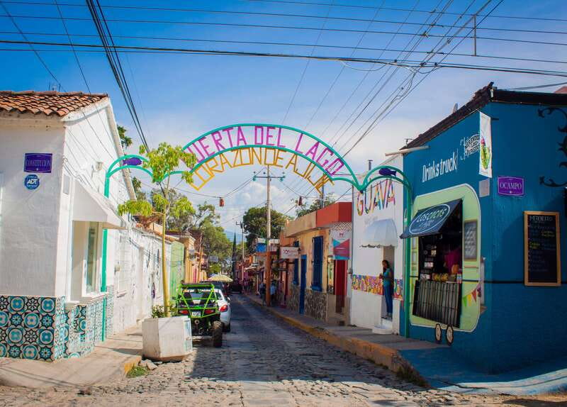 Guadalajara: Lake Chapala and Ajijic Day Trip with Boat Trip - Who should book this Lake Chapala day trip?