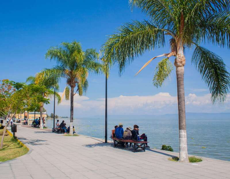 Guadalajara: Lake Chapala and Ajijic Day Trip with Boat Trip - Guides, group mood, and practical comfort