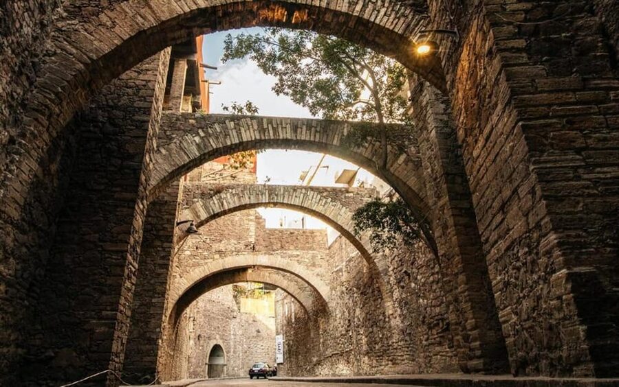 Guanajuato: Mummies, Mines and Tunnels Guided Group Tour - How the transportation and group size affect the day